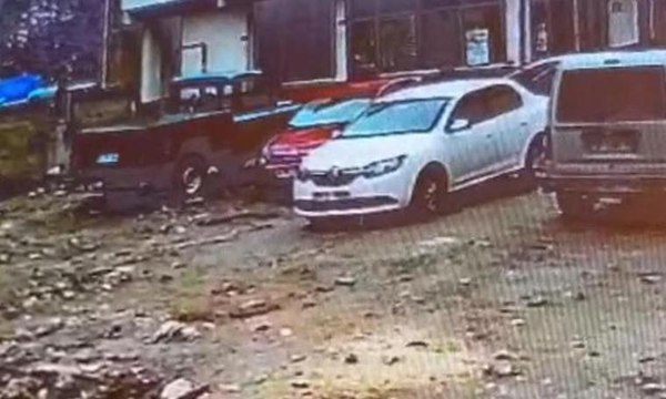 Cinayet anı güvenlik kamerasına anbean yansıdı