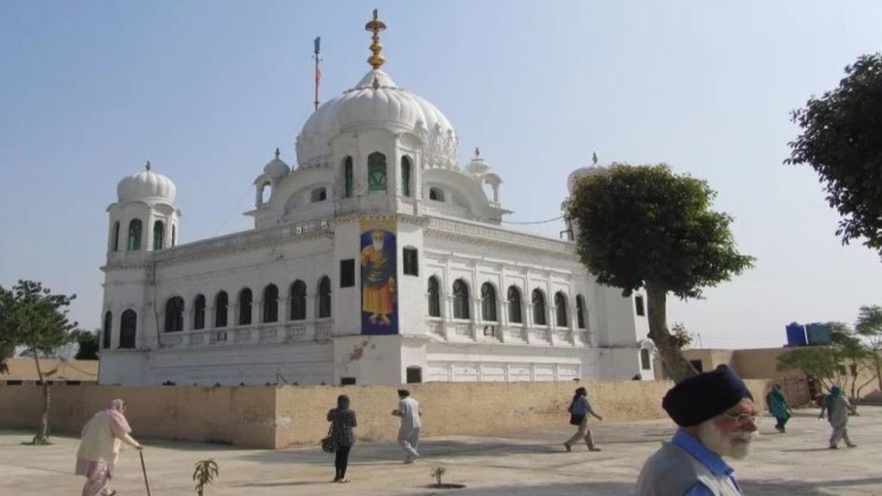 Kartarpur Sahib Gurdwara सिख समुदाय के लिए आखिर क्यों है इतना ख़ास, जानें वजह । वनइंडिया हिंदी