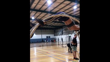 La vidéo de cette femme qui fait de la 'roue allemande' fait des millions de vues