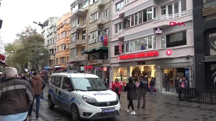 Taksim Meydanı'nda Film Sahnelerini Aratmayan İntihar Girişimi