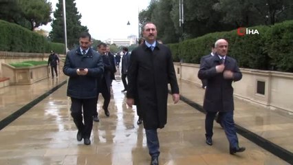 Adalet Bakanı Gül, Bakü'de Türk Şehitliklerini Ziyaret Etti