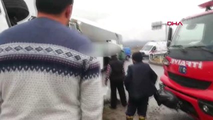 Manisa'da Otobüs ile Kamyon Çarpıştı: 2'si Ağır 17 Yaralı