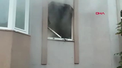 Kocaeli Yanan Evden Çıkardığı Kediyi Oksijen Vererek Kurtardı