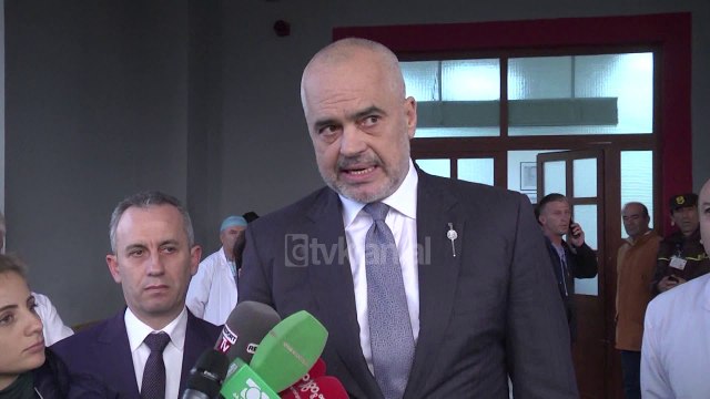 15 police dhe 3 protestues te plagosur