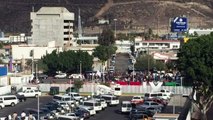 Migrantes marchan hacia puente fronterizo México-EEUU