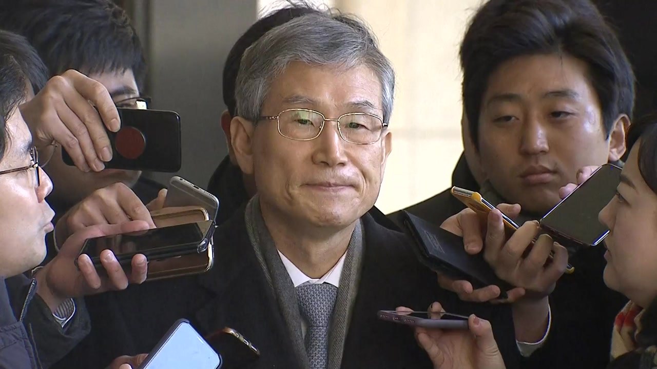 '사법농단 윗선' 고영한 前 대법관, 검찰 출석 / YTN