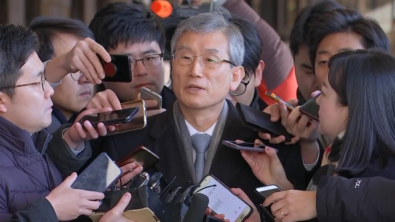 고영한 前 대법관 검찰 출석..."국민께 송구" / YTN