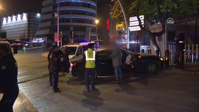 Dur İhtarına Uymayan Alkollü Sürücü Polise Çarptı