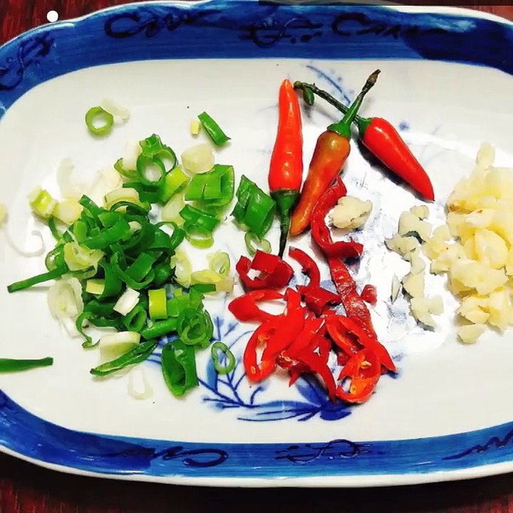 Món ngon mỗi ngày: Cách làm lòng heo chiên mắm tỏi | Nauankhongkho.vn