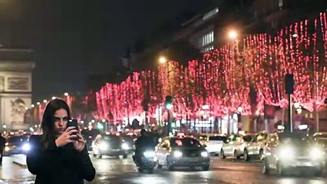 Christmas is coming: lights on along the Champs-Elysées