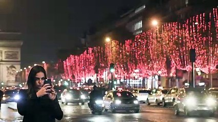 Christmas is coming: lights on along the Champs-Elysées