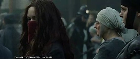 Mortal Engines - Clip - Valentine & Tom Find Dangerous Ancient Tech