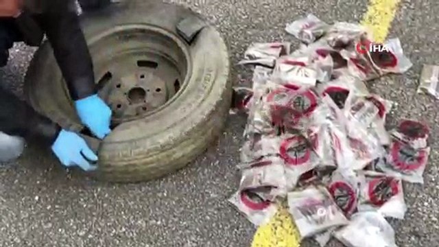 Stepne lastiğinde 94 kilo kaçak nargile tütünü ele geçirildi