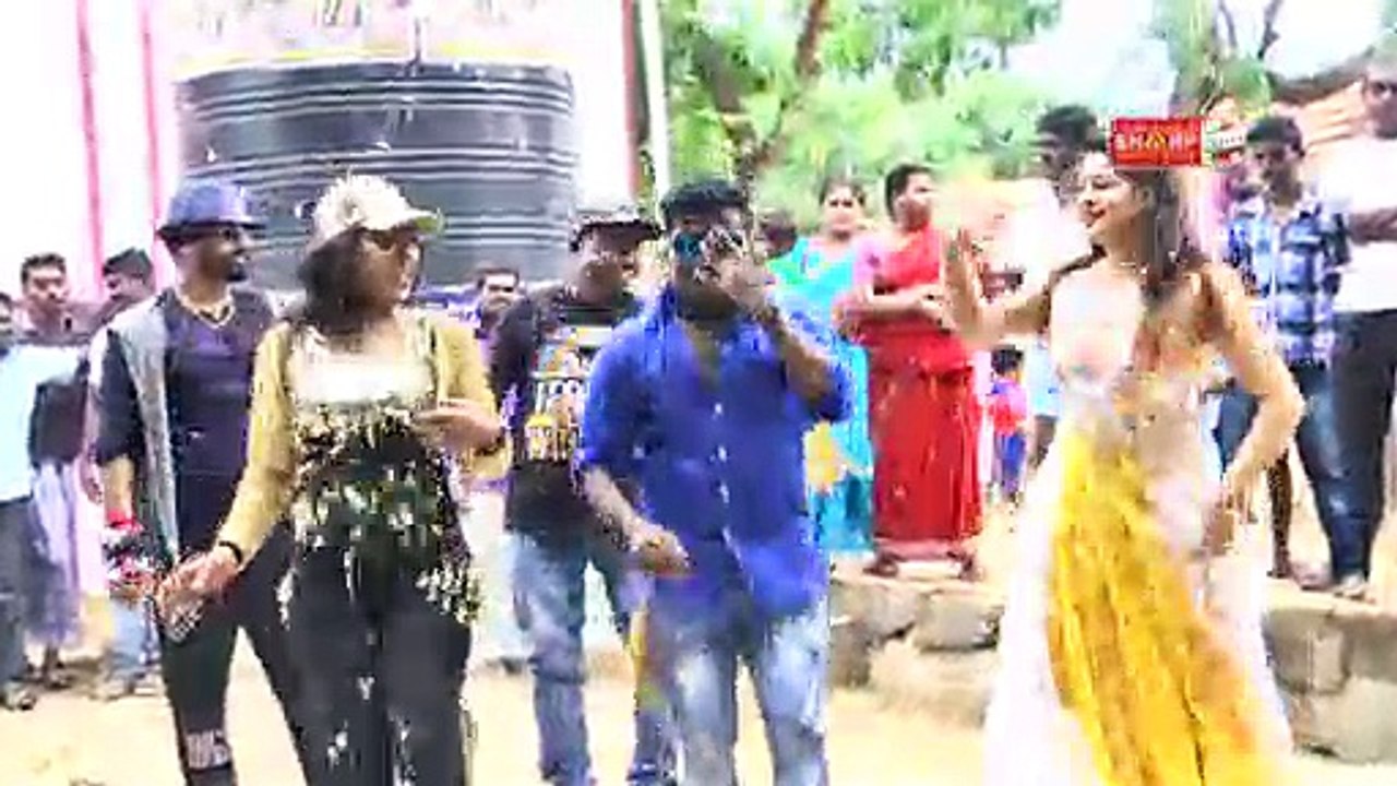 சின்னத்திரை நடிகை டிஸ்கோ ஆட்டம் தசரா திருவிழா 07