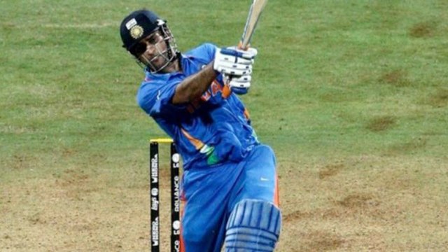 MS Dhoni calls Virender Sehwag a 'liar' | वनइंडिया हिंदी