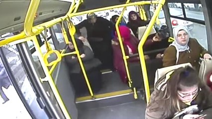 Minibüste Bayılanı Kadını Kahraman Şoförün Hastaneye Yetiştirme Mücadelesi Kamerada