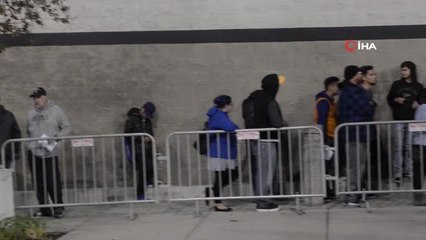 ABD'de "Süper Cuma" Çılgınlığı Başladı- Uzun Kuyruklar Oluştu