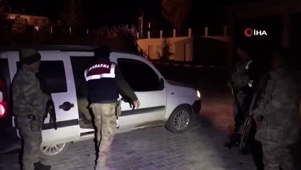Van’da 5 Kişilik Araçtan 17 Kaçak Çıktı
