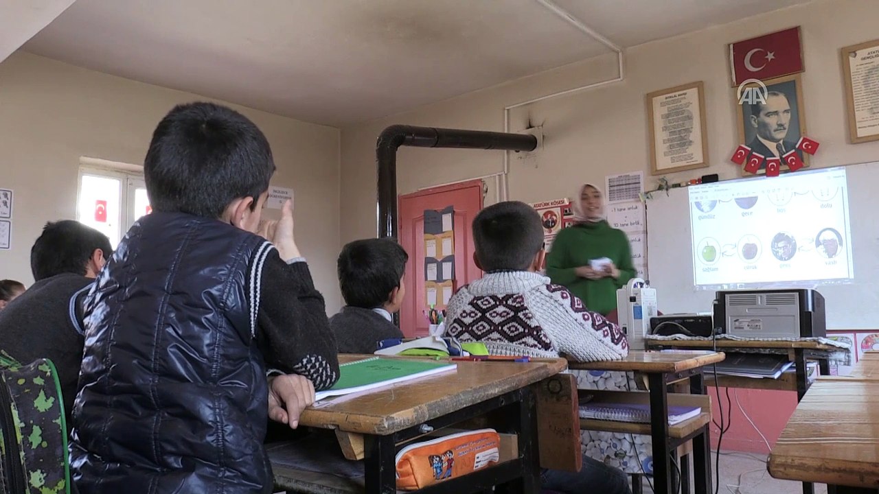 Nur Banu öğretmen köylünün gönlünde taht kurdu (1) - VAN