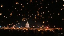 Thai festival dazzles with paper lanterns