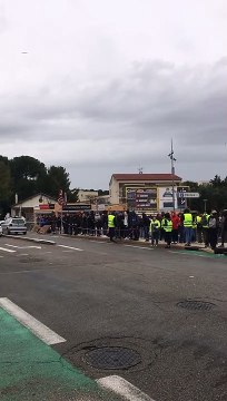 Les lycéens manifestent devant le lycée Paul Langevin depuis tôt ce matin