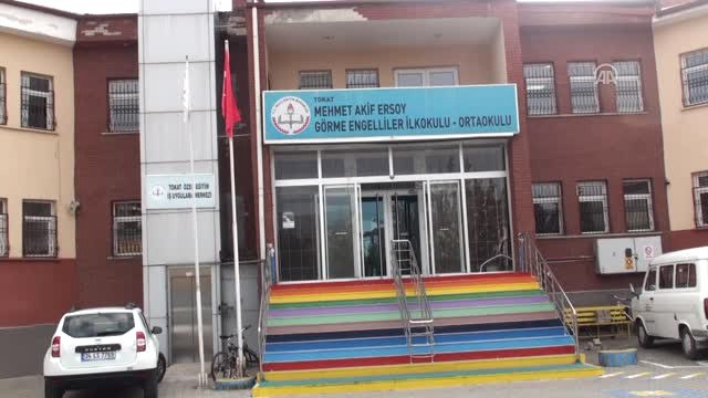 Kendisi Gibi Görme Engellilere Işık Olmaya Çalışıyor