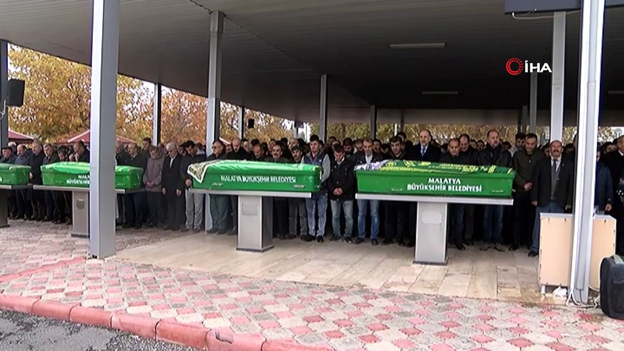 Bu acıya yürek dayanmaz...Feci kazada hayatını kaybeden 6 kişi gözyaşları ile uğurlandı