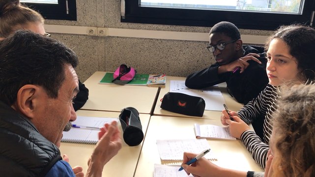 La démocratie, c’est quoi? Les 4e du college Rosa Parks y travaillent avec le journaliste Edwy Plenel