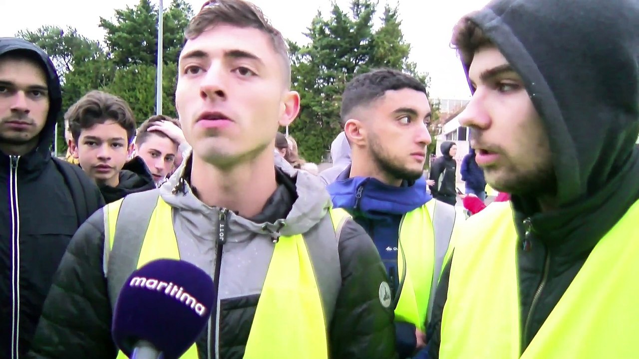 Les lycéens ont bloqué ce matin le parking du lycée Langevin à Martigues