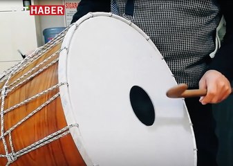 Ağaç ve deri onun usta ellerinde davula dönüşüyor