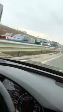 Kolone 4 km ne hyrje te Prishtines