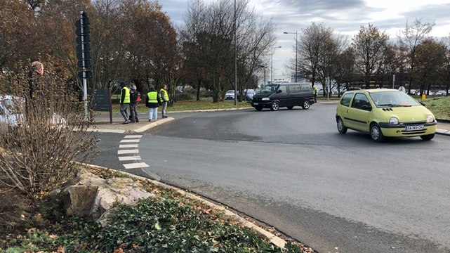 La mobilisation des Gilets jaunes se poursuit au rond-point de LDC à Sablé