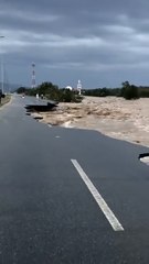 فيديو لحظة هبوط الطبقة الأسفلتية في مكة المكرمة بطريق مطار عرفات