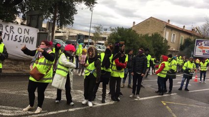 Carpentras : les gilets jaunes bloquent toujours le centre commercial Leclerc