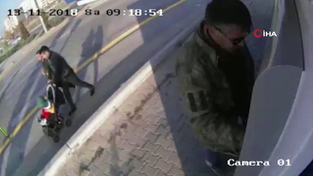 ATM dolandırıcılarından akıllara durgunluk veren 'cımbız' yöntemi kamerada...Polis çöpçü kılığına girip dolandırıcıları böyle yakaladı