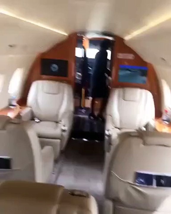 Dans le jet privé de Karim Benzema