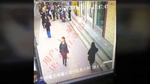 Chine : Un énorme gouffre s'ouvre en pleine rue et avale une femme !