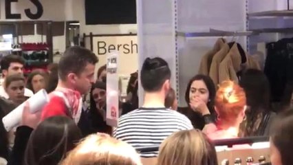 Avm'lerde "Efsane Cuma" İzdihamı; Tartıştılar, Kavga Ettiler