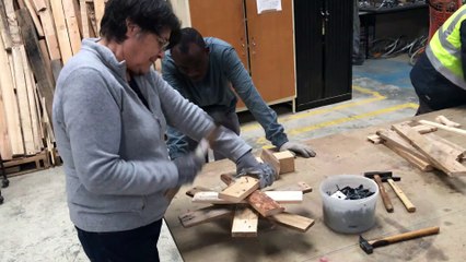 "Do it yourself" : du recyclage de palettes en bois pour les décorations de Noël à Amiens