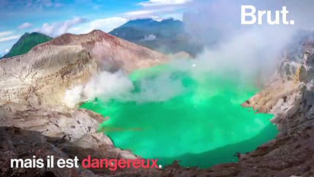 Kawah Ijen, le plus grand lac acide au monde