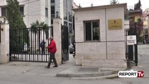 Identifikohet dhe shpallet në kërkim personi qe hodhi kapsollën e cila i shpërtheu në dorë policises