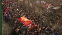 كشمير: المئات يشيعون جنازة 
