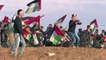 Des Palestiniens manifestent à la frontière entre Gaza et Israël