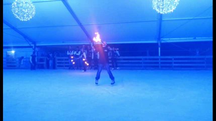 Le village de Noël a été inauguré à Huy avec un show de patinage