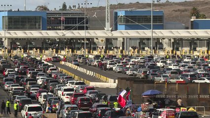 Demostraciones de fuerza de EEUU y migrantes en frontera