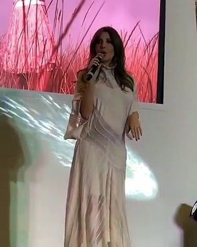 نانسي عجرم اختارت ان تطل بفستان ابيض في الحفل الذي أحيته في دبي