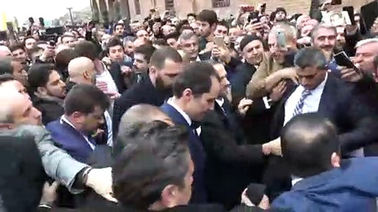 Erbakan’ın Oğlu ‘Yeniden Refah Partisi’yle Siyaset Sahnesinde