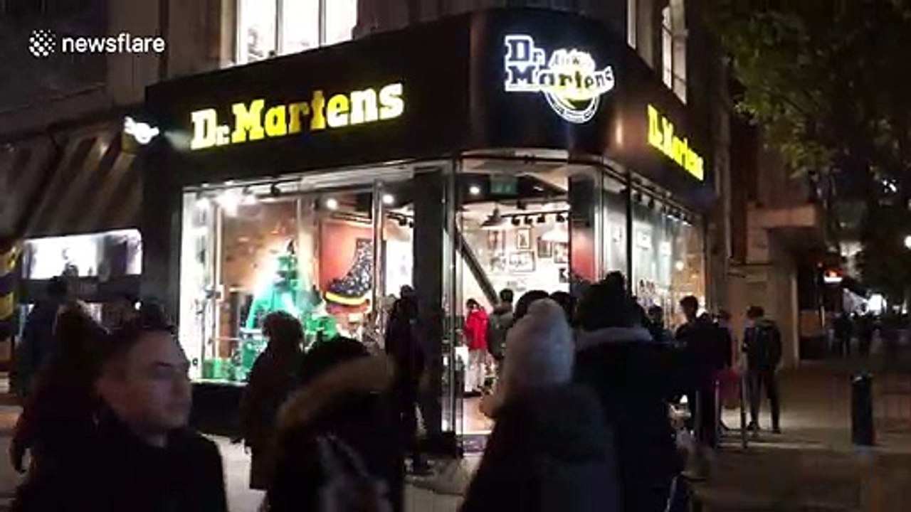 'Last queue' snakes out of door on Black Friday in London