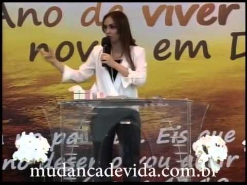 Quebre as algemas do passado e prossiga na direção certa! - Bispa Cléo