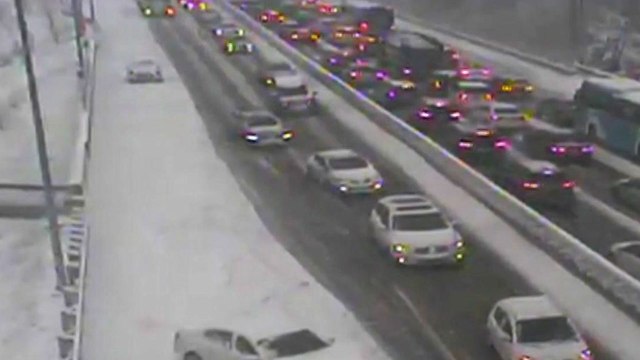 [이 시각 교통상황] 고속도로 정체 구간 늘어...곳곳 눈길 사고 / YTN